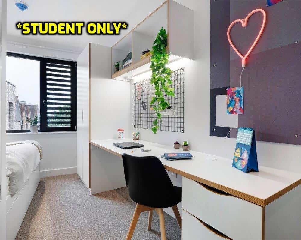 Student Only Zeni Ensuite Rooms, Colchester Exterior photo